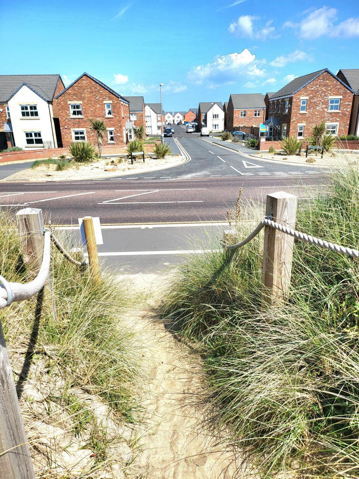 Seaside Beach Themed Home With Garden And Driveway リザム・セント・アンズ エクステリア 写真